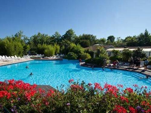 Confort pour 12 pers: Double Mobile-Home avec Terrasse - API-1-52-1604 in 美索