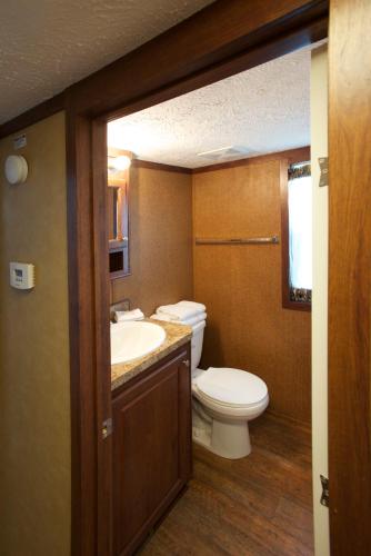 Arrowhead Camping Resort Cottage 11 - image 2