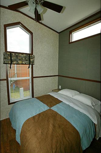 Arrowhead Camping Resort Cottage 11 - image 4