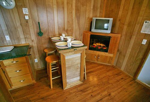 Arrowhead Camping Resort Deluxe Cabin 14 thumb 2
