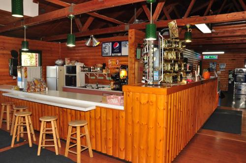 Arrowhead Camping Resort Cabin 1 in Douglas Center, USA