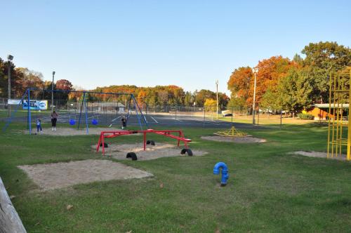 Arrowhead Camping Resort Park Model 10 - image 6