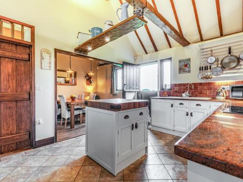 кухня, Flint Barn - Cottage in Фуйверсхем