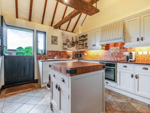 кухня, Flint Barn - Cottage in Фуйверсхем