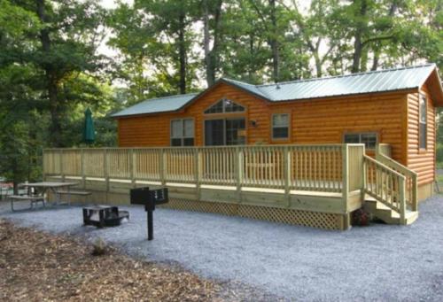 . Lakeland RV Campground Cottage 15