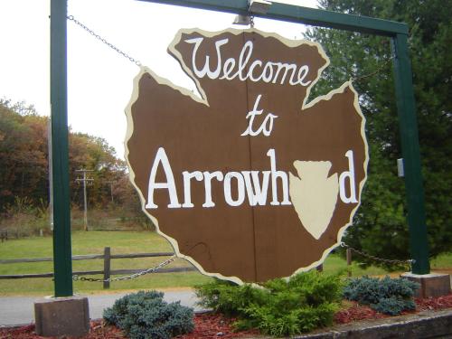 Arrowhead Camping Resort Loft Cabin 22 in Douglas Center, USA