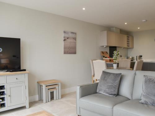 Exterior view, New Sea Breeze in East Southbourne and Tuckton