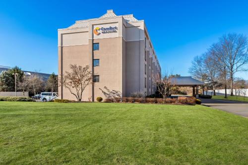 . Comfort Inn & Suites Somerset - New Brunswick