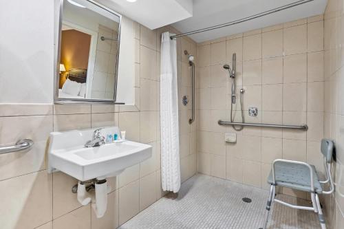 Comfort Inn & Suites Somerset - New Brunswick - image 24