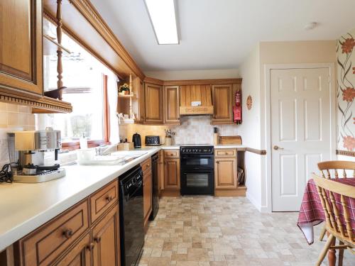 virtuve, Holly Cottage in Gorstena
