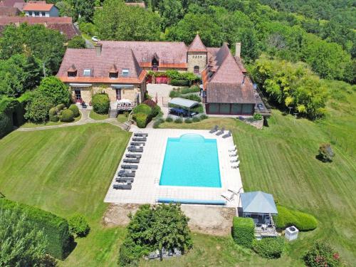 Prop. périgourdine 18 pers. avec piscine privée - FR-1-824-26 gîte à louer Montribot