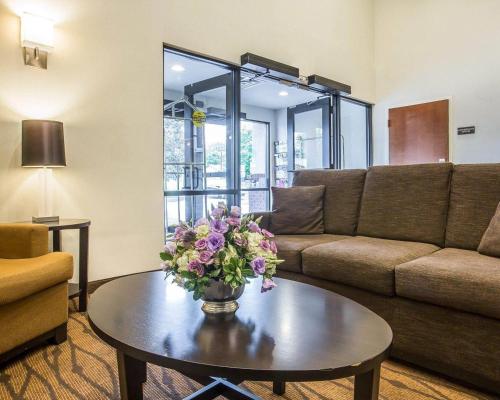 大堂, 昆斯伯里-喬治湖舒眠套房酒店 (Sleep Inn & Suites Queensbury - Lake George) in 紐約州昆斯伯里 (NY)