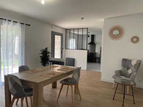 La Dinière - Calme - Jardin - 15mn du Futuroscope (La Diniere - Calme - Jardin - 15mn du Futuroscope) in 聖埃盧瓦