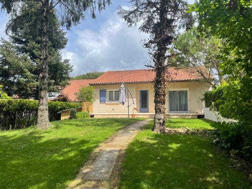 La Dinière - Calme - Jardin - 15mn du Futuroscope (La Diniere - Calme - Jardin - 15mn du Futuroscope) in 聖埃盧瓦