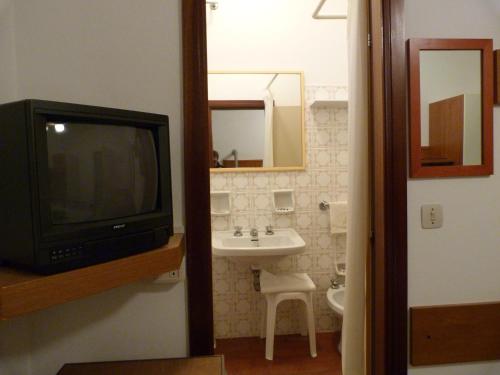 Double or Twin Room image 8