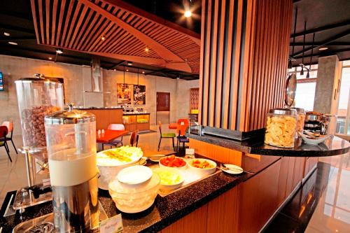 Restaurant, PrimeBiz Hotel Tegal in Tegal