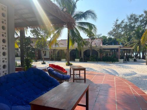 Exterior view, SoonNoeng Resort in Koh Rong Sanloem