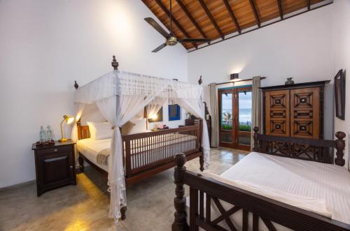 المنظر الخارجي, Villa Atulya at Ocean's edge in ميرريسا