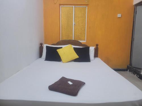 Lavinia Option Beach Inn Colombo in Mount Lavinia Beach