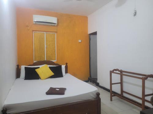 Lavinia Option Beach Inn Colombo in Mount Lavinia Beach