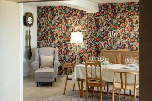 Sur Les Roches in Couches