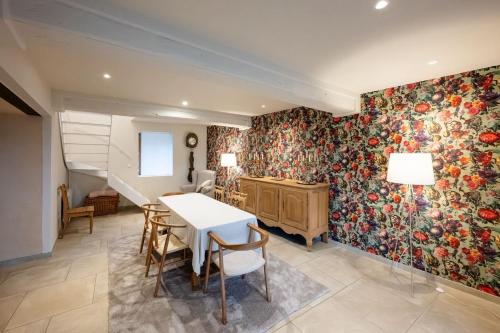 Sur Les Roches in Couches