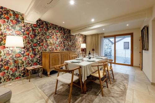 Sur Les Roches in Couches