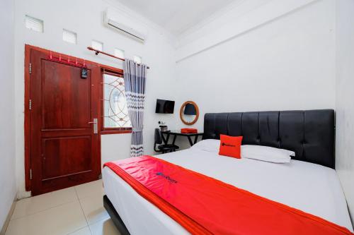 RedDoorz Syariah near UMS Solo - RSO Soeharso, Boyolali