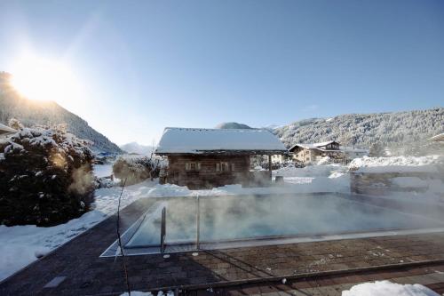 בריכת שחיה, Hotel loj - our kind of place in Flachau