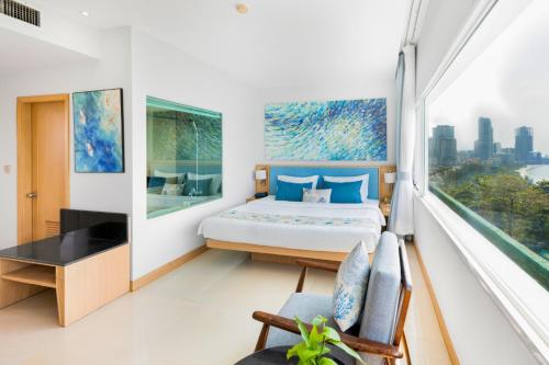 room detail thumbnail 2