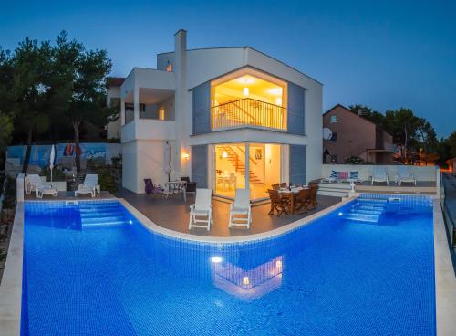 Villa Casabianca - Accommodation - Milna