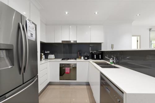 Spacious 3-Bed Apartment in the Heart of St Ives - image 12