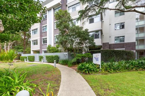 Spacious 3-Bed Apartment in the Heart of St Ives Sydney