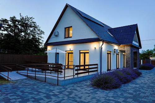 Silver Cottage