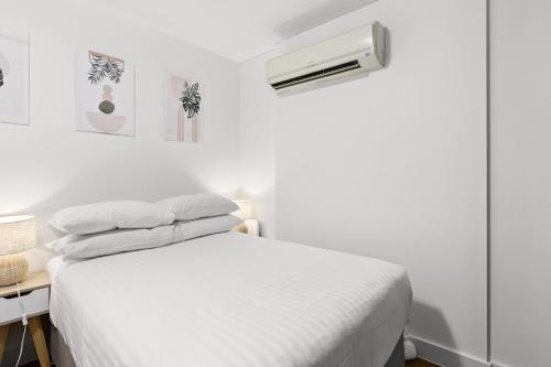 Ground Floor One-Bed with Courtyard Access - image 8