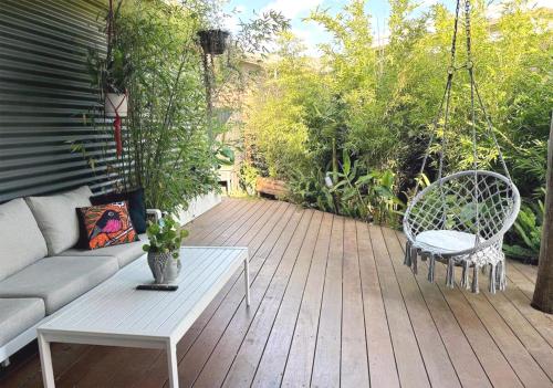 Garden, Welcome to The Roy - Family home close to airport and train! in Fawkner