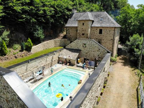 Swimming pool, Gite de prestige CHARLU Correze in Espagnac