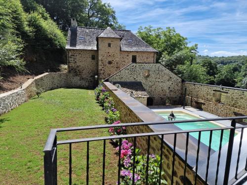 Swimming pool, Gite de prestige CHARLU Correze in Espagnac