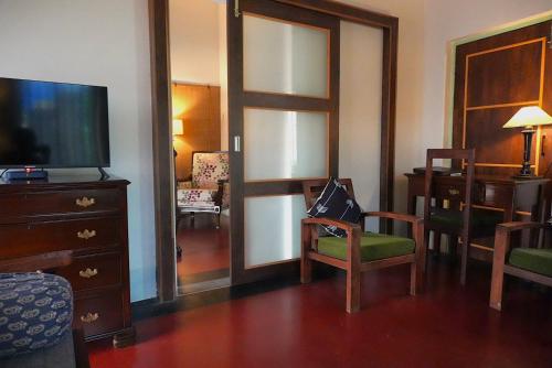 The Turquoise Letterbox - Twin at Central, Kolkata