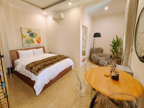 room detail thumbnail 2