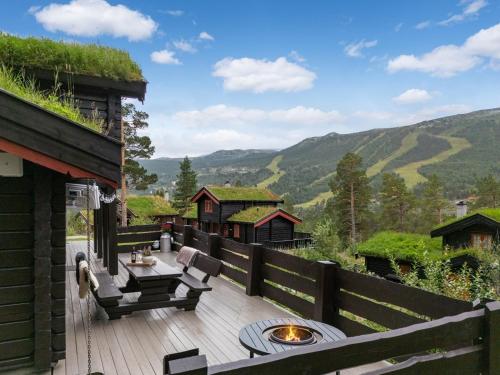 Charming cabin by Hallingskarvet ski center in Skoro