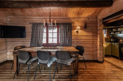 Charming cabin by Hallingskarvet ski center in Skoro