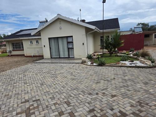 Tranquility Guest House in บูลาวาโย
