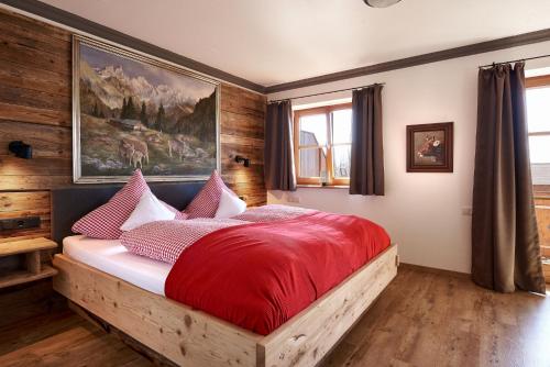 1 queen bed, 1 sofa bed
