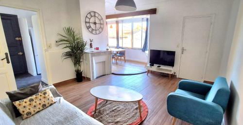 Appart hôtel plage des capucins - Location saisonnière - La Ciotat
