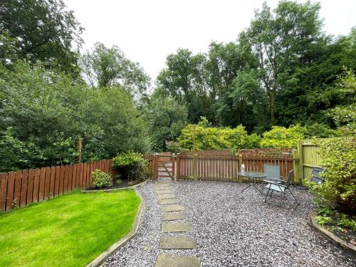 Skats, Rural, Secure Garden, Woodland Walks, 23 min to beach in Bwlch-y-groes
