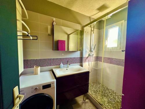 Bedrooms in a House in Quiet Village in Mereville