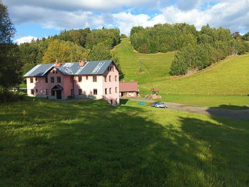 Viesnīcas āriene, Homole Poniklá (Homole Ponikla) in Jestřabí v Krkonoších