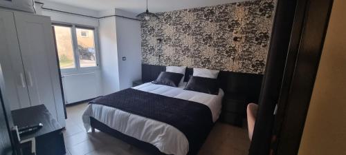 Parenthèse détente à 2 ou plus proche via Rhôna (Parenthese detente a 2 ou plus proche via Rhona) in Charmes Sur Rhone
