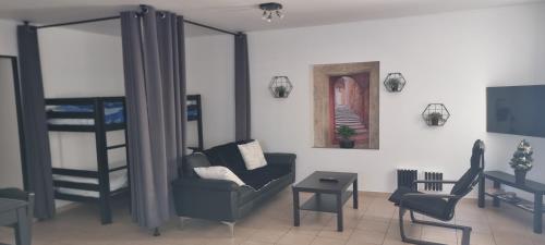Parenthèse détente à 2 ou plus proche via Rhôna (Parenthese detente a 2 ou plus proche via Rhona) in Charmes Sur Rhone